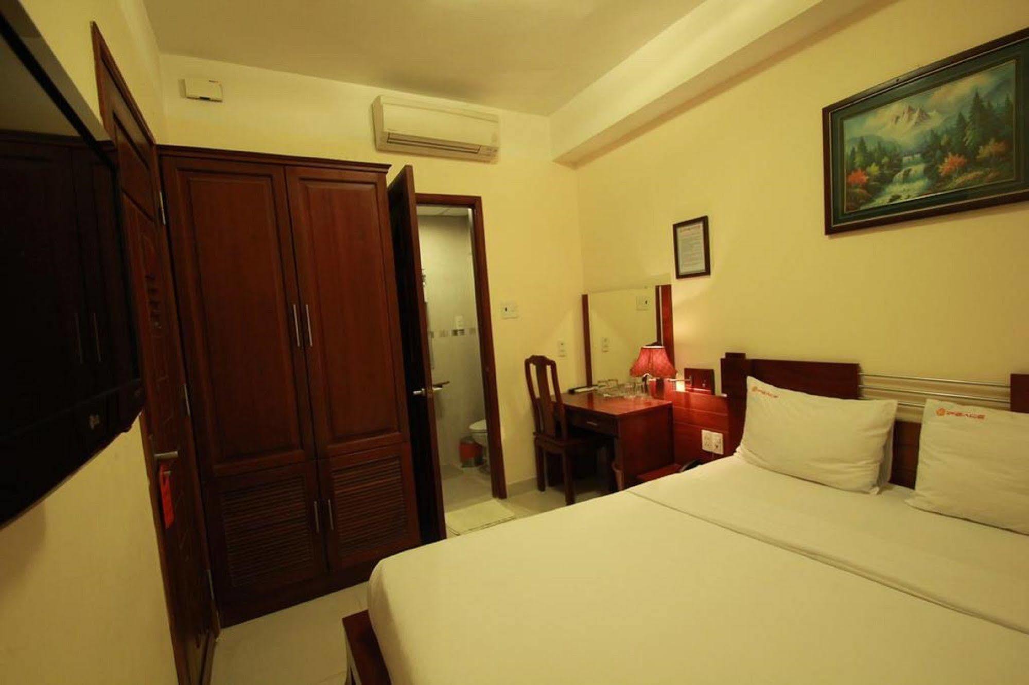 Ipeace Hotel - Bui Vien Walking Street Bandar Ho Chi Minh Luaran gambar